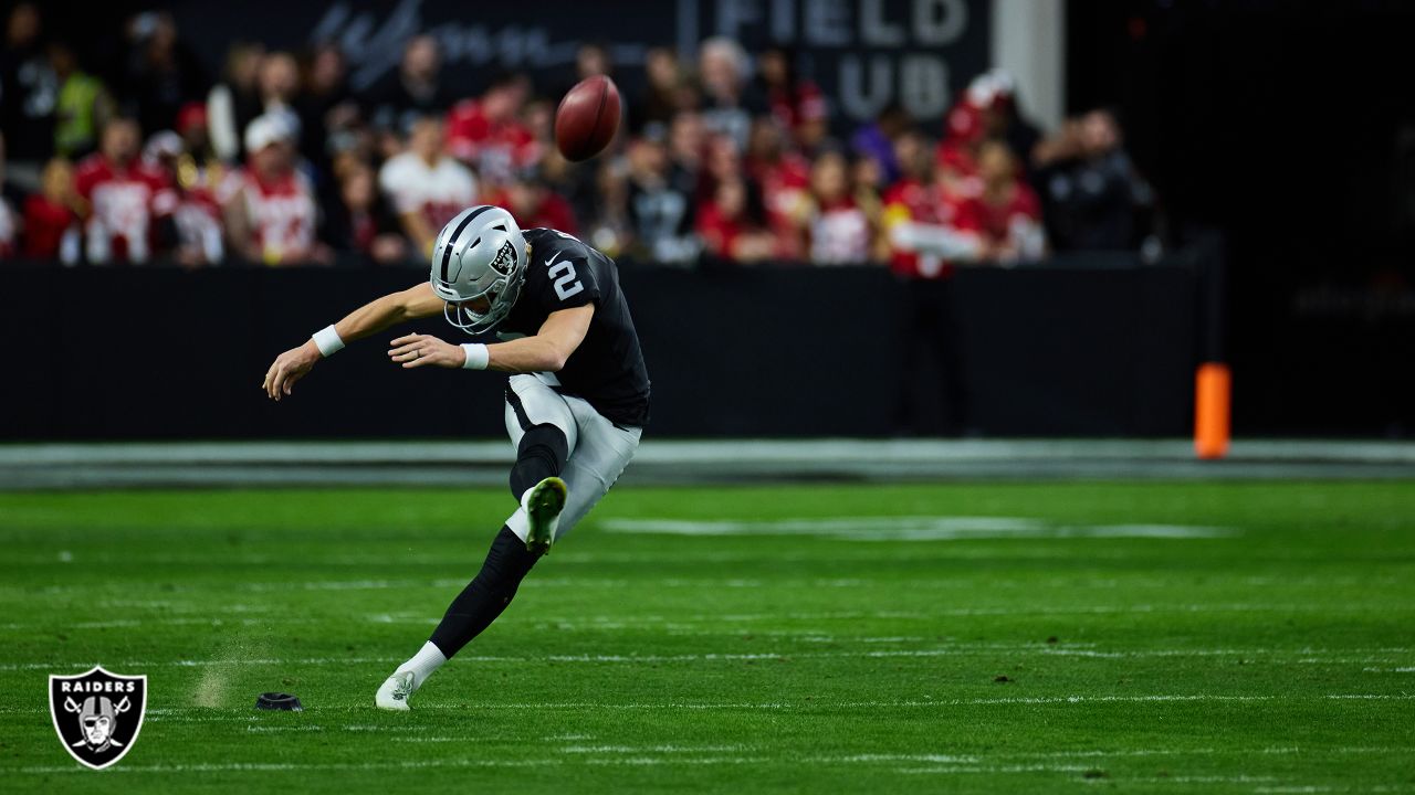 Josh McDaniels' decision to kick a short field goal backfires