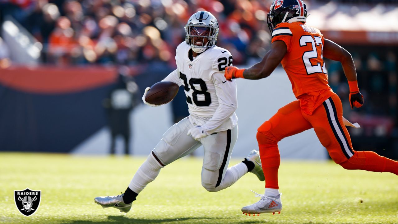 Oakland Raiders players during a match against the Denver Broncos