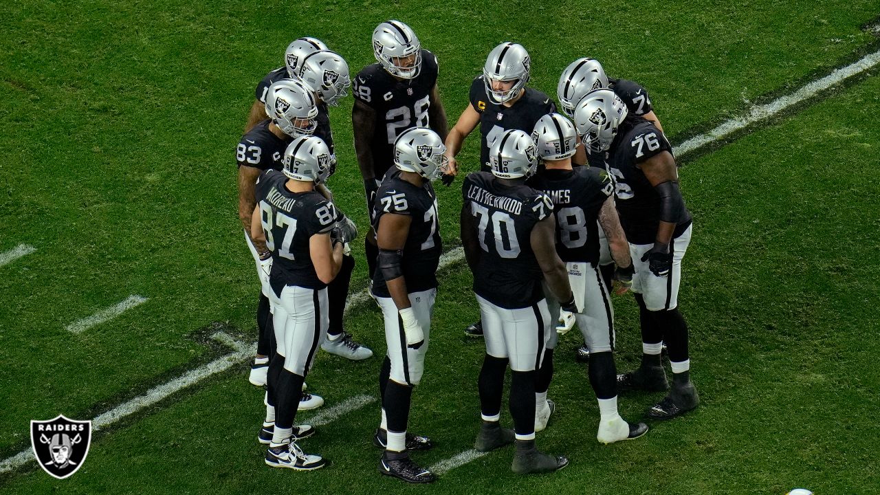 Las Vegas Raiders - Two historic teams meets again ❄️ 