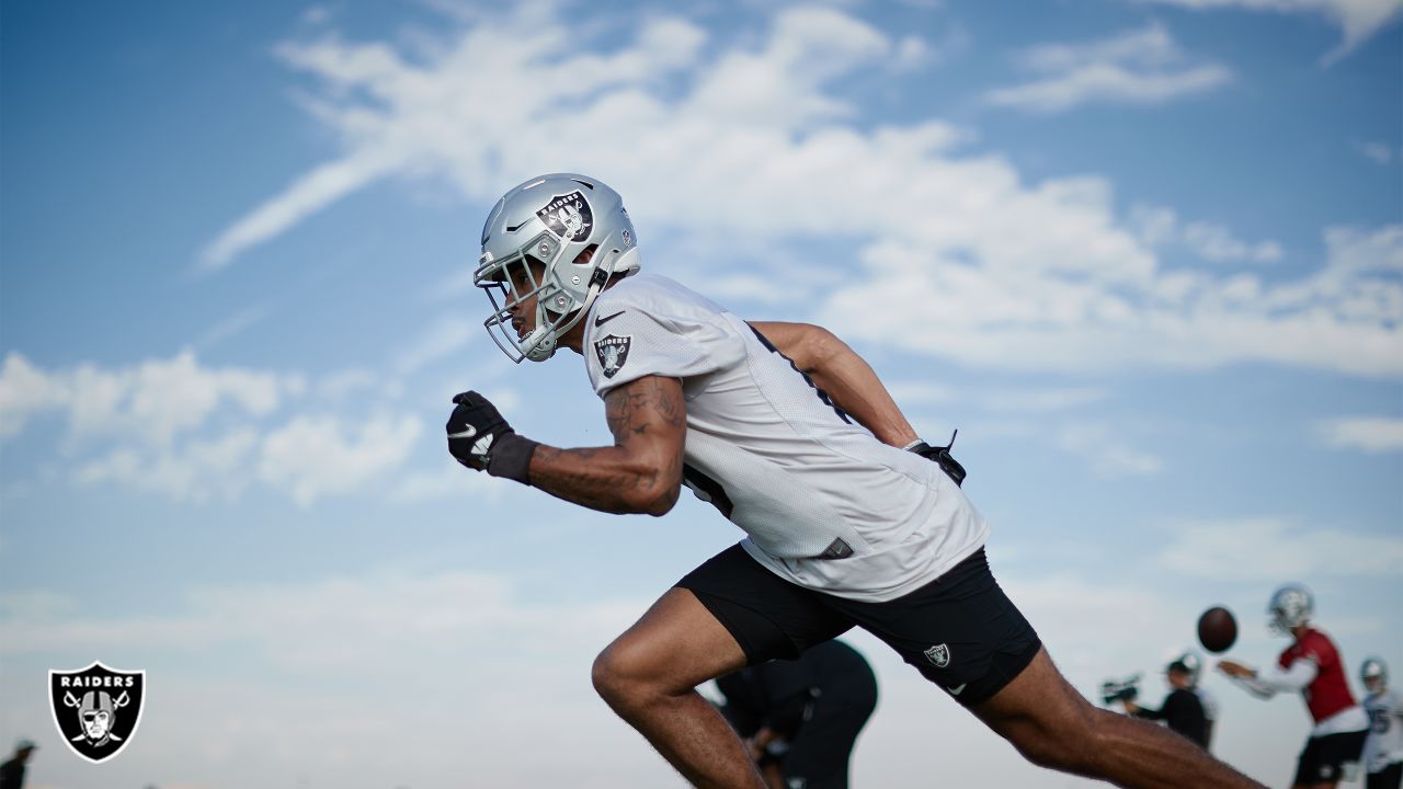 Las Vegas Raiders safety Roderic Teamer (33) wrms up before an NFL