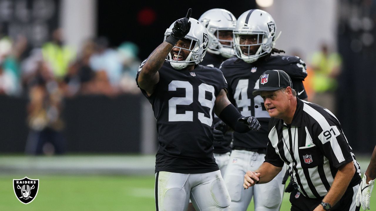 Las Vegas Raiders cornerback Casey Hayward (29) gets set on