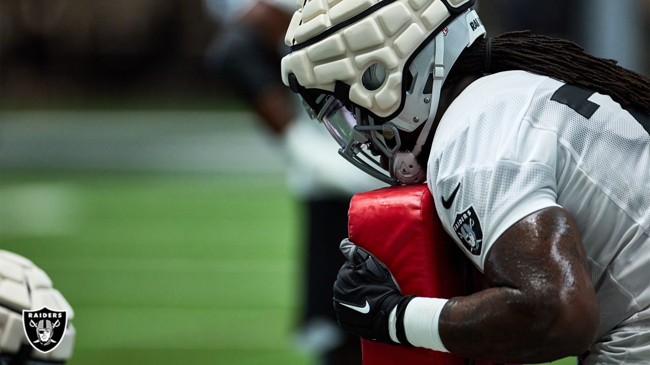 Giants begin use of protective 'Guardian Caps' on helmets during training  camp - Newsday