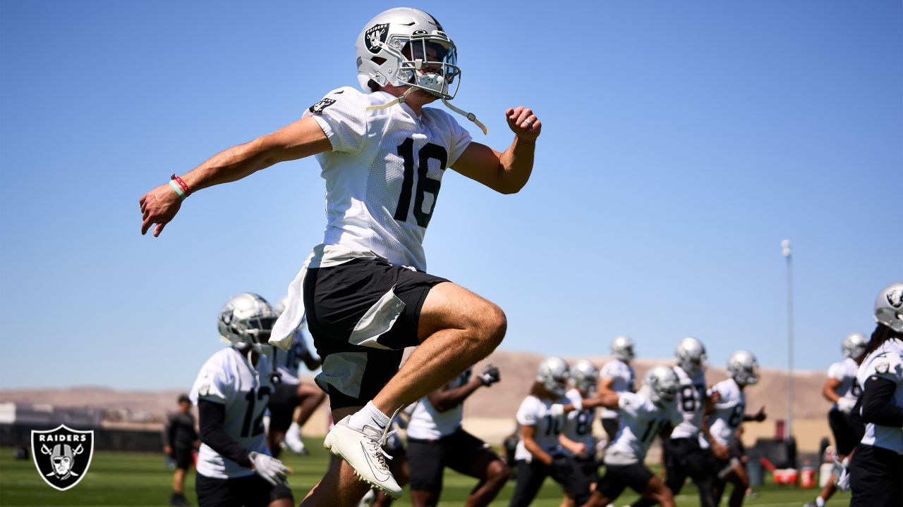 NFL Rumors: Las Vegas Raiders Pull Plug On Chandler Jones In Proposed Trade  With NFC South Team - Gridiron Heroics