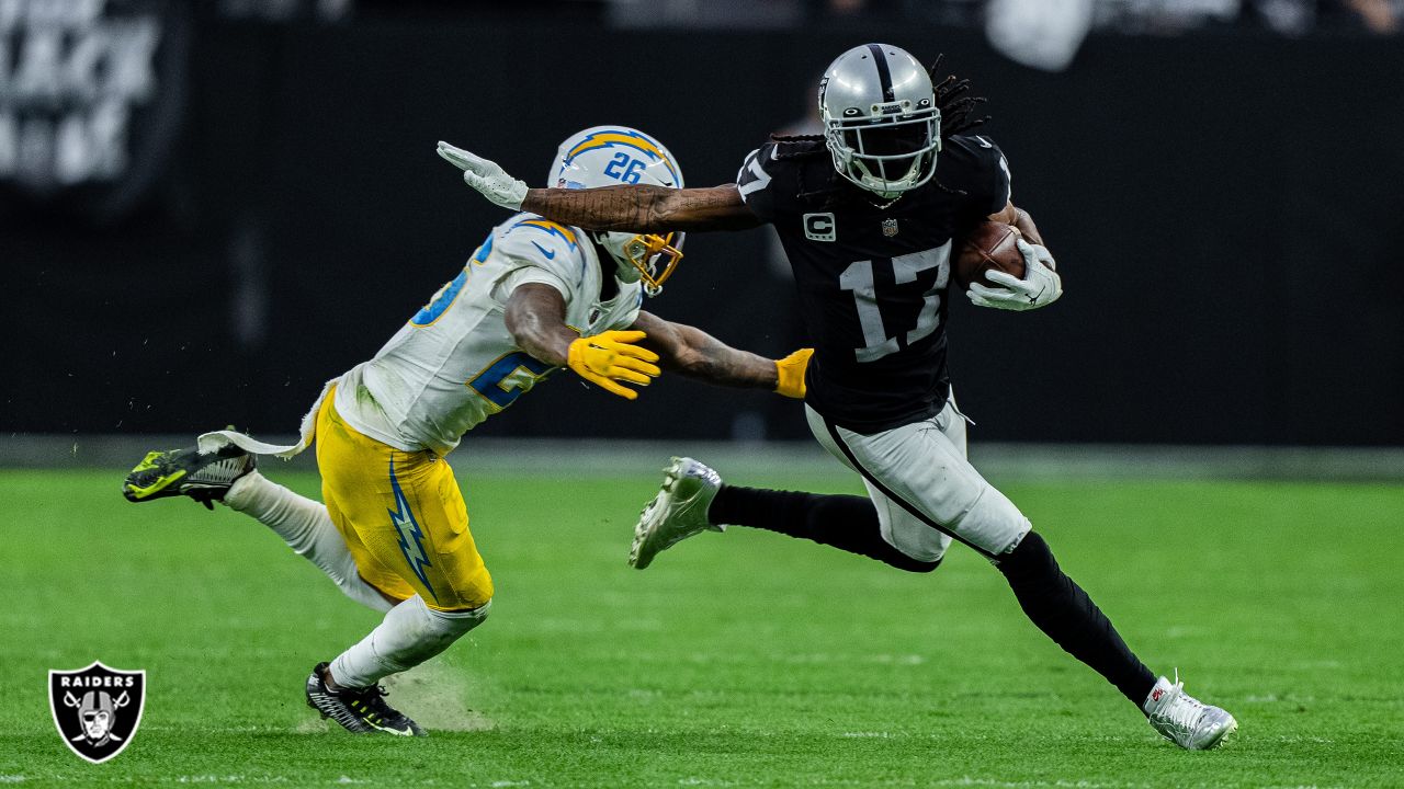 Las Vegas Raiders wide receiver Davante Adams (17) catches the ball during  an NFL game against the Los Angeles Rams on Thursday, Dec. 8, 2022, in  Inglewood, Calif. (Dylan Stewart/Image of Sport/Sipa