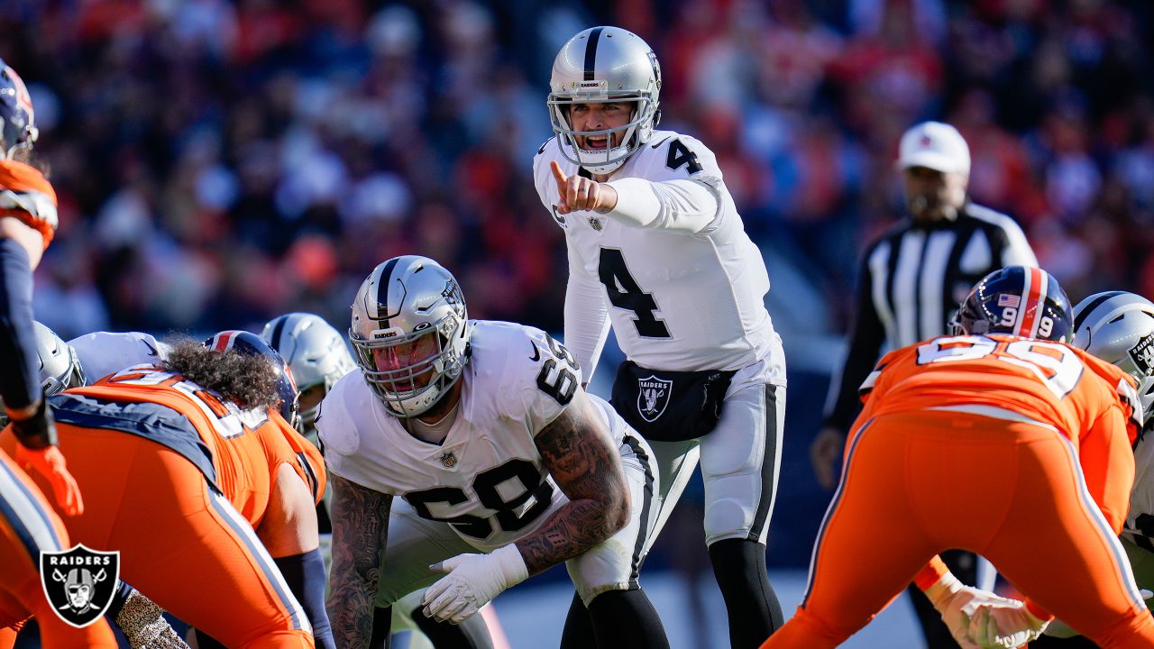 Las Vegas Raiders defensive end Maxx Crosby (98) lines up during an NFL  football game against the Houston Texans, Sunday, Oct 23, 2022, in Las Vegas.  (AP Photo/Rick Scuteri Stock Photo - Alamy