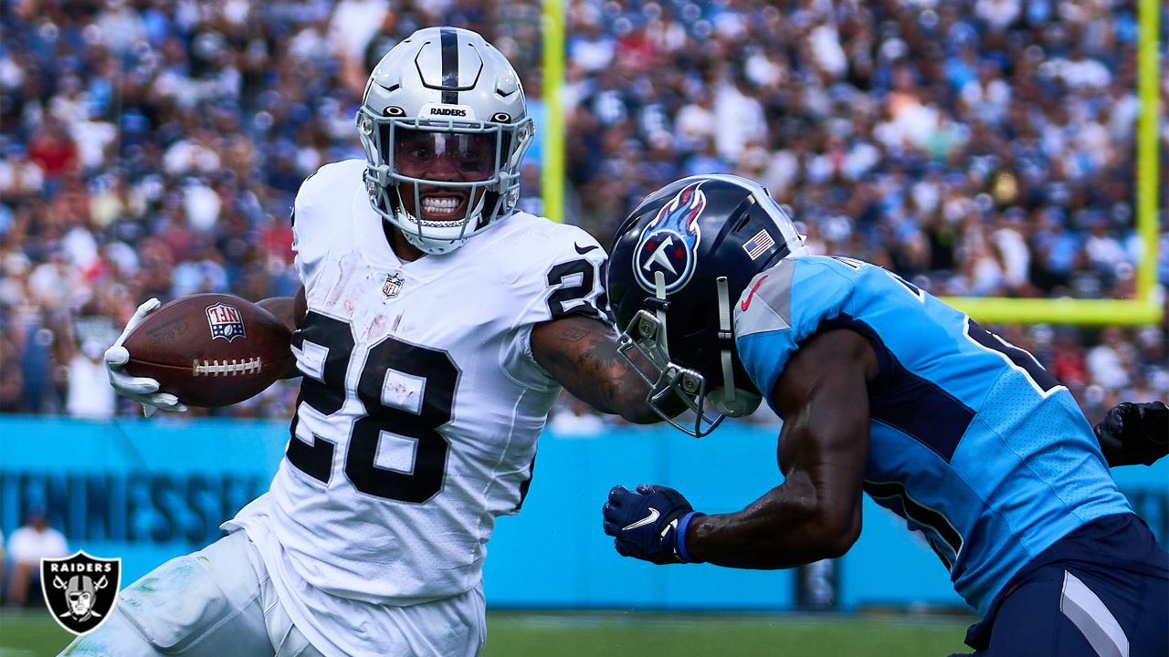 Las Vegas Raiders guard Jermaine Eluemunor (72) prays before an NFL  football game against the Tennessee Titans Sunday, Sept. 25, 2022, in  Nashville. (AP Photo/Mark Zaleski Stock Photo - Alamy