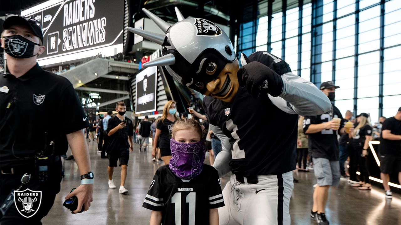 Sights of the Game: Preseason Week 1 Gameday Entertainment vs. Seahawks