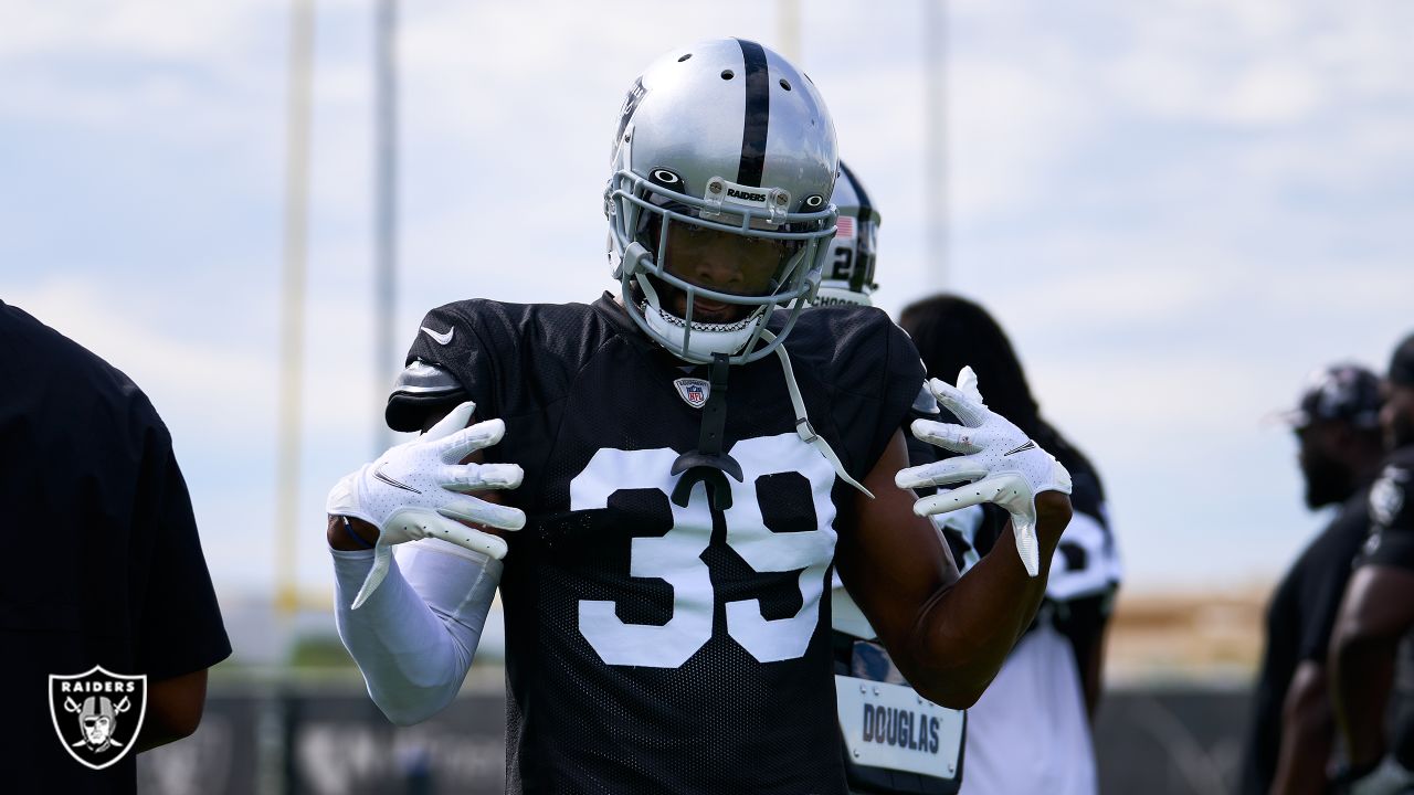 Maxx Crosby gets physical in Raiders' spirited first practice of training  camp in pads - The Athletic