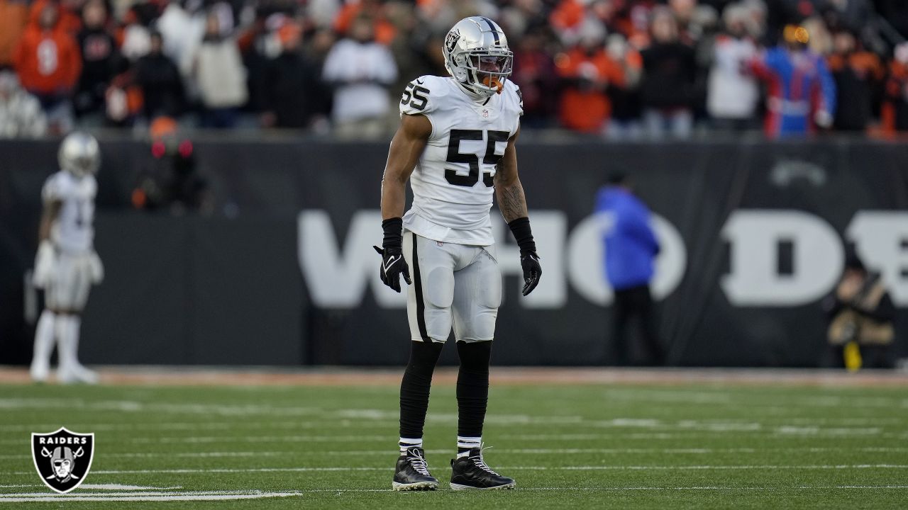 Raiders middle linebacker Marquel Lee (55) and Cincinnati Bengals