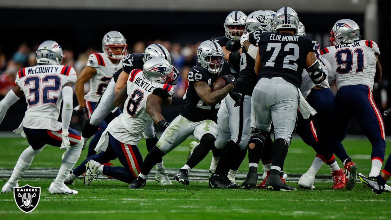 Quick Snap: Defensive touchdown in the final seconds gives Raiders the win  over Patriots