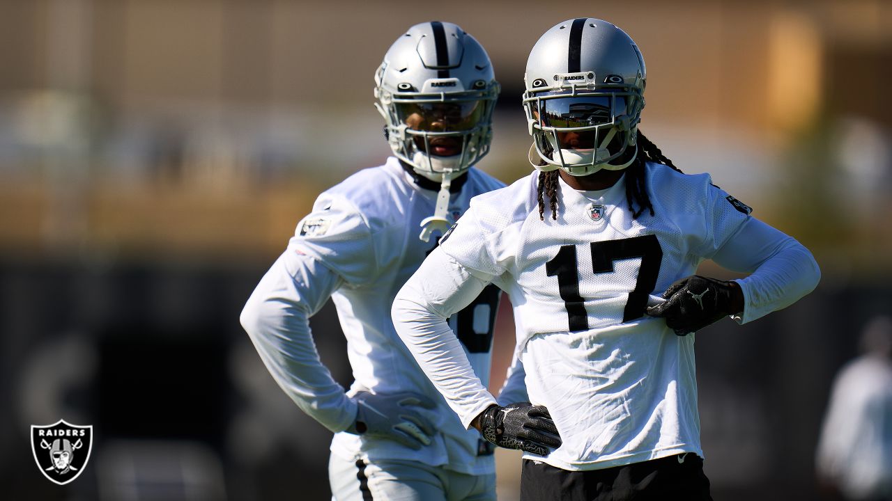 Mack Hollins making quite the impression on the Raiders' locker room