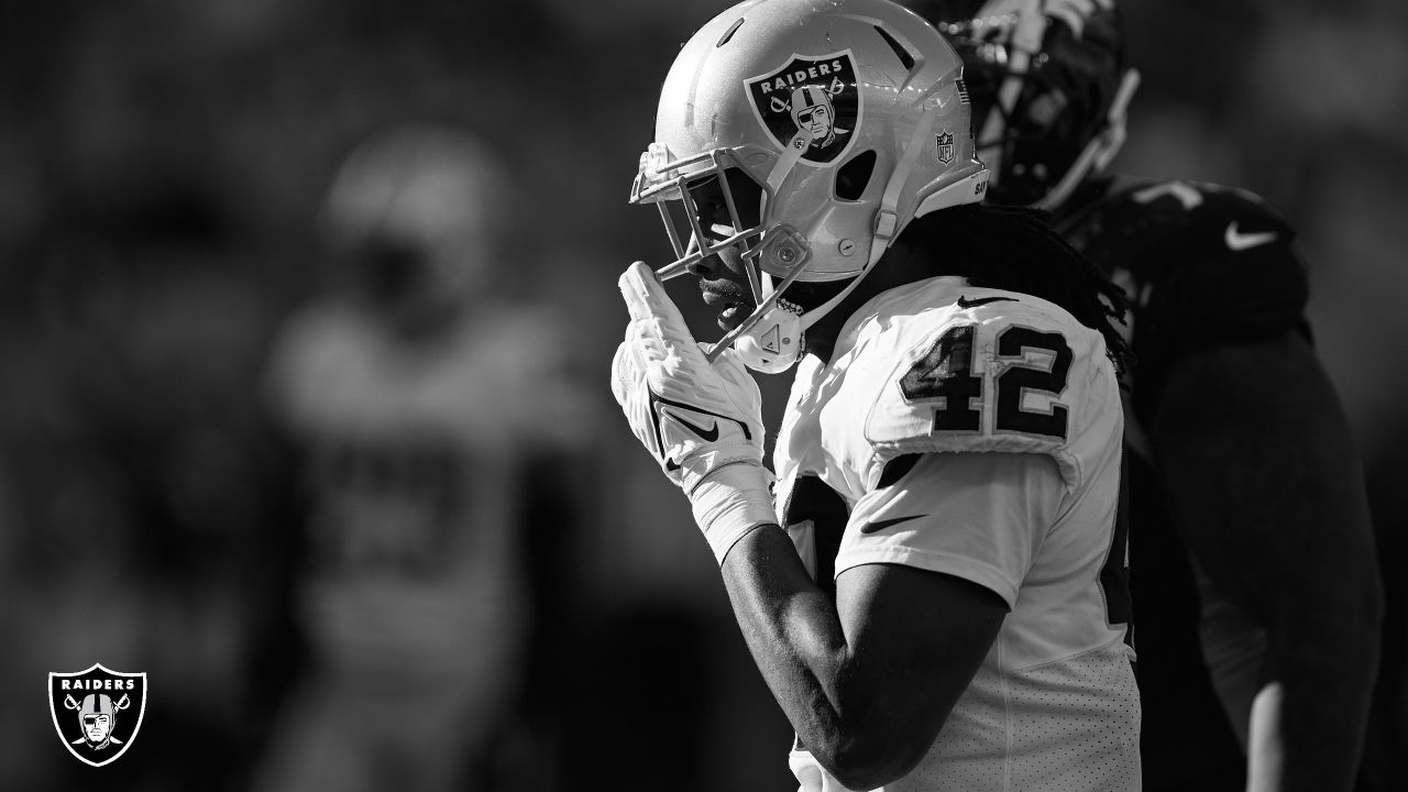 Las Vegas Raiders inside linebacker Cory Littleton (42) and Divine Deablo  (5) during the second half of an NFL football game against the Philadelphia  Eagles, Sunday, Oct. 24, 2021, in Las Vegas. (