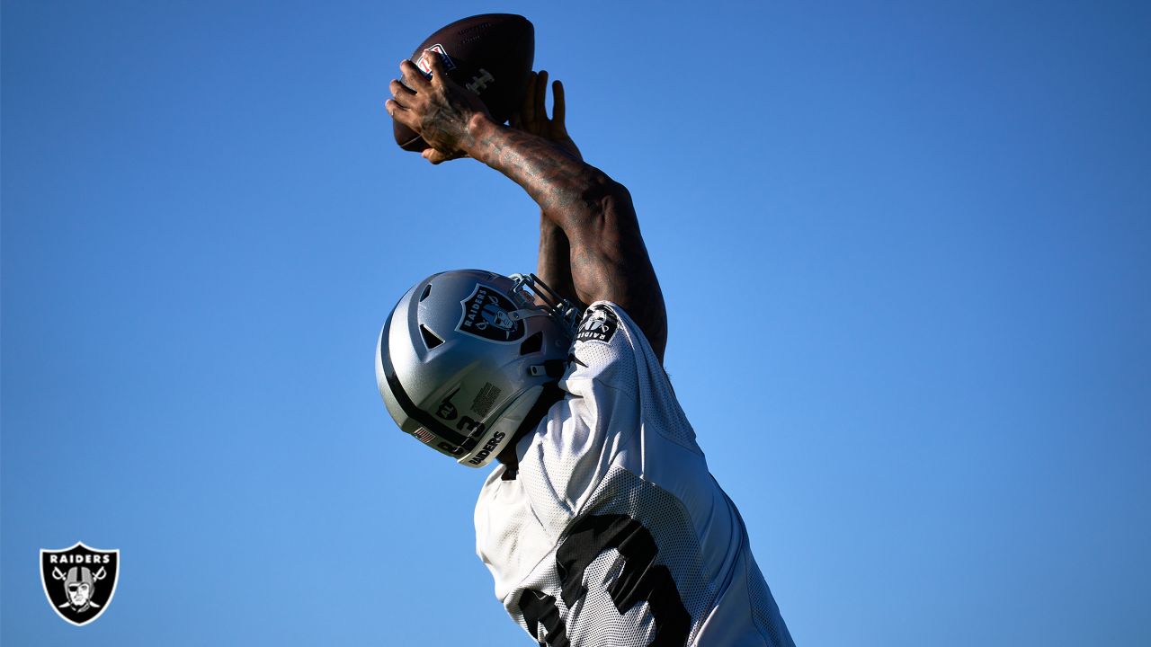 Raiders defensive end Yannick Ngakoue (91) confers with staff during  training camp at the Inter …