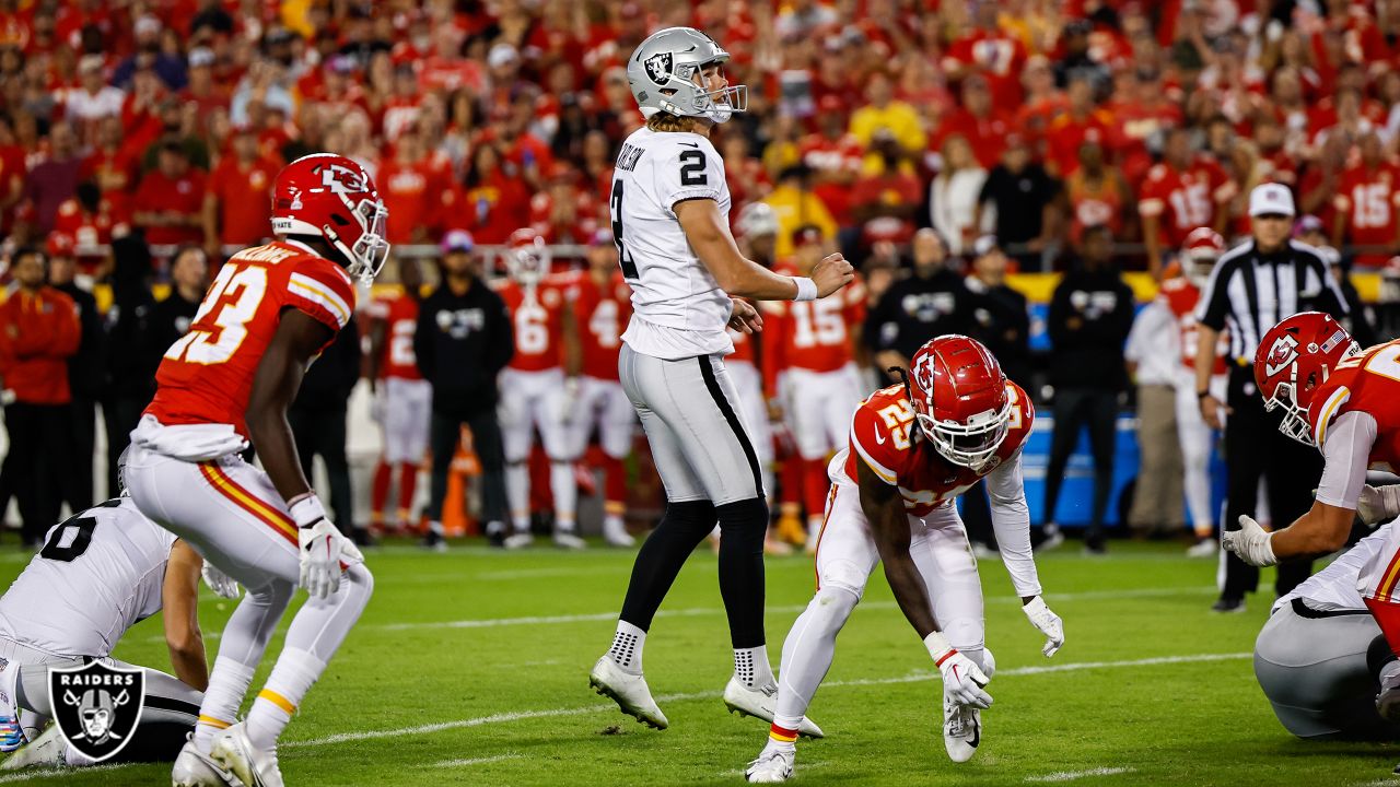 Chiefs beat Raiders: KC stole momentum from Las Vegas in Monday night win -  Arrowhead Pride