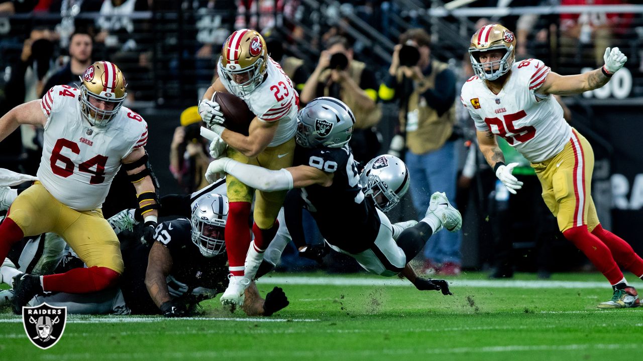 Las Vegas Raiders defensive end Maxx Crosby (98) during the first half of  an NFL football game against the Arizona Cardinals, Sunday, Sept. 18, 2022,  in Las Vegas. (AP Photo/Rick Scuteri Stock