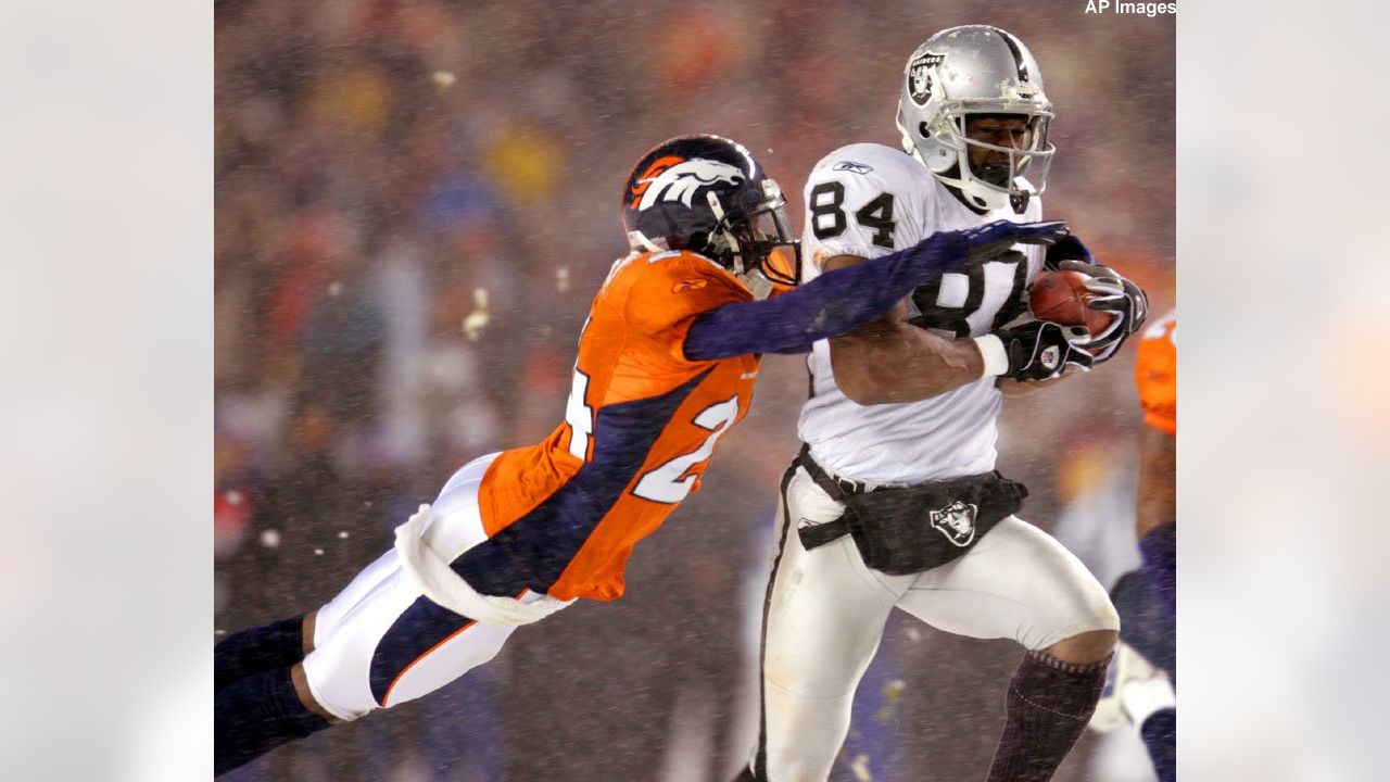 1960, Oakland Raiders vs Denver Broncos.