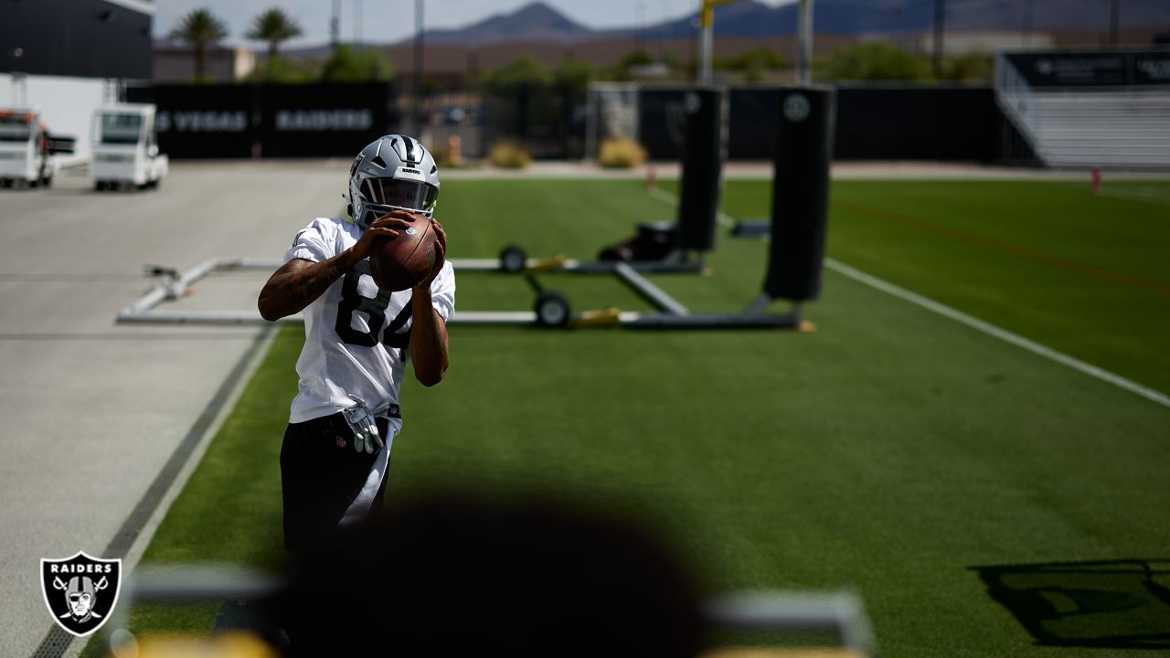 Las Vegas Raiders corner back Amik Robertson makes a catch during an NFL  football practice Wednesday, July 28, 2021, in Henderson, Nev. (AP  Photo/David Becker Stock Photo - Alamy