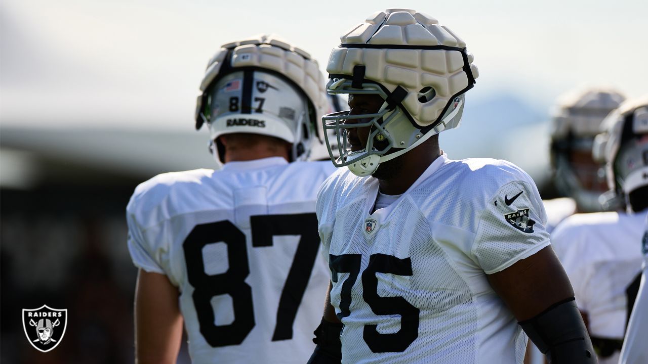 Las Vegas Raiders offensive tackle Brandon Parker (75) lines up for a play  during an NFL