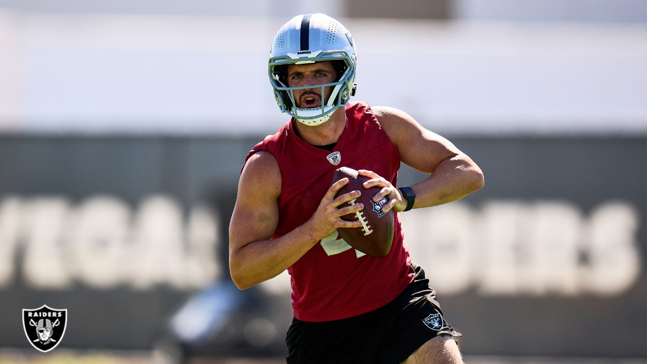 New Orleans Saints, Foster Moreau provide firepower for Derek Carr's  offense 