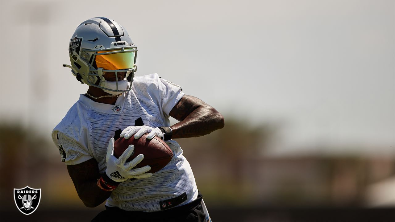 Detailed view of the helmet of Las Vegas Raiders wide receiver Henry Ruggs  III (11) during training camp on Wednesday, Aug 18, 2021, in Thousand Oaks  Stock Photo - Alamy