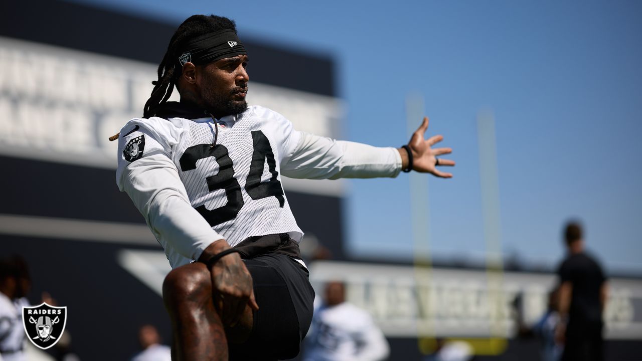 Team of Las Vegas Raiders Football Players Practice on the Field in the  City of Las Vegas, Nevada Editorial Stock Image - Image of players,  offense: 289561589