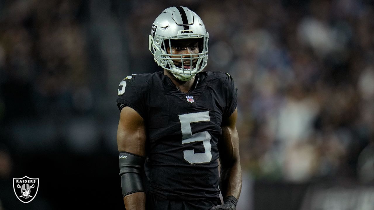 Las Vegas Raiders fullback Jakob Johnson (45) warms up before an NFL  football game against the Los Angeles Chargers, Sunday, Dec. 4, 2022, in  Las Vegas. (AP Photo/Rick Scuteri Stock Photo - Alamy