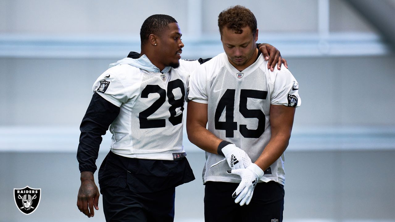 Las Vegas Raiders defensive end Carl Nassib (94) during training camp on  Thursday, Aug 19, 2021, in Thousand Oaks, Calif. (Dylan Stewart/Image of  Spor Stock Photo - Alamy