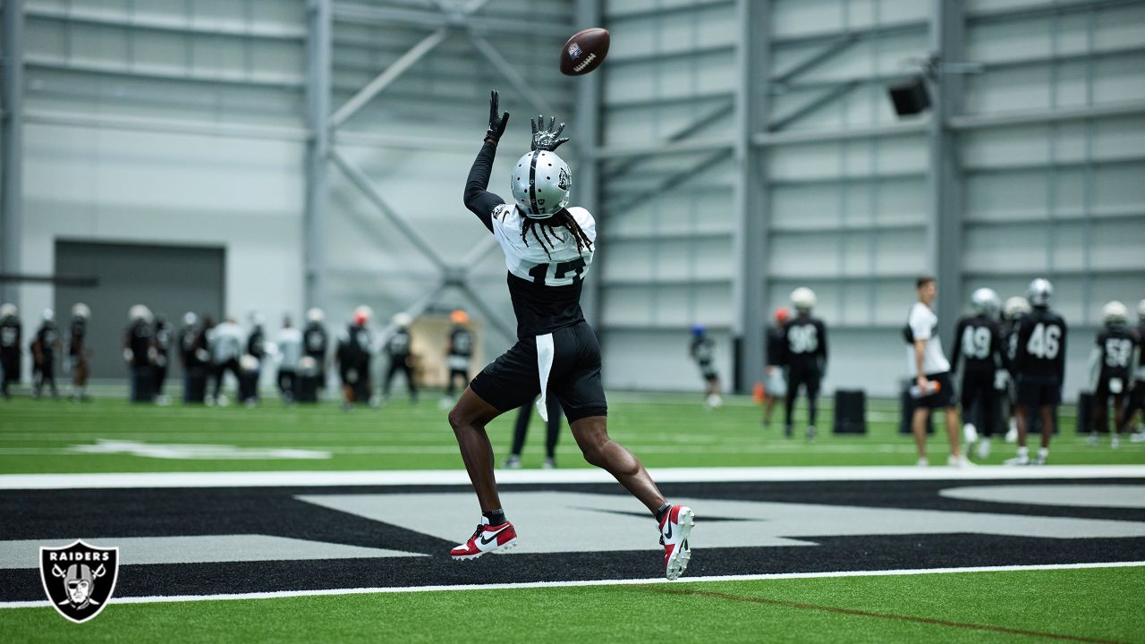 Derek Carr Mic'd Up at Training Camp: 'Good Tempo Today!', Raiders