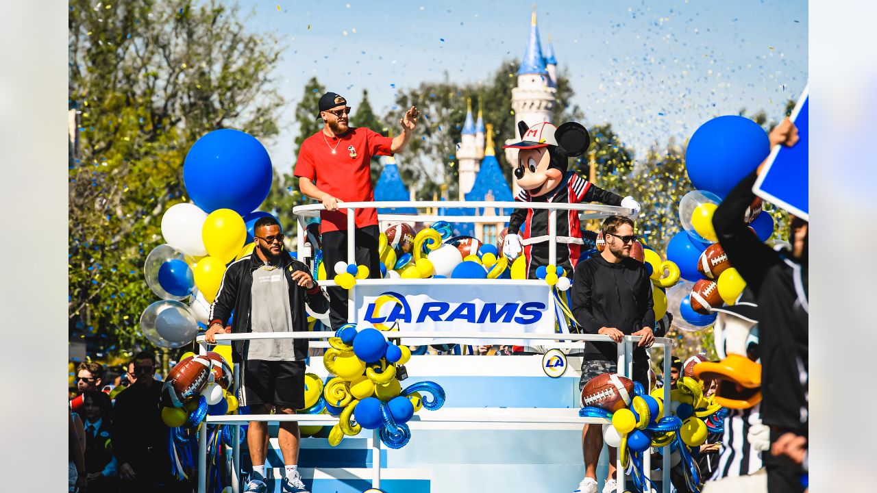 Photos/Video: Super Bowl Champions LA Rams Cavalcade at Disneyland 