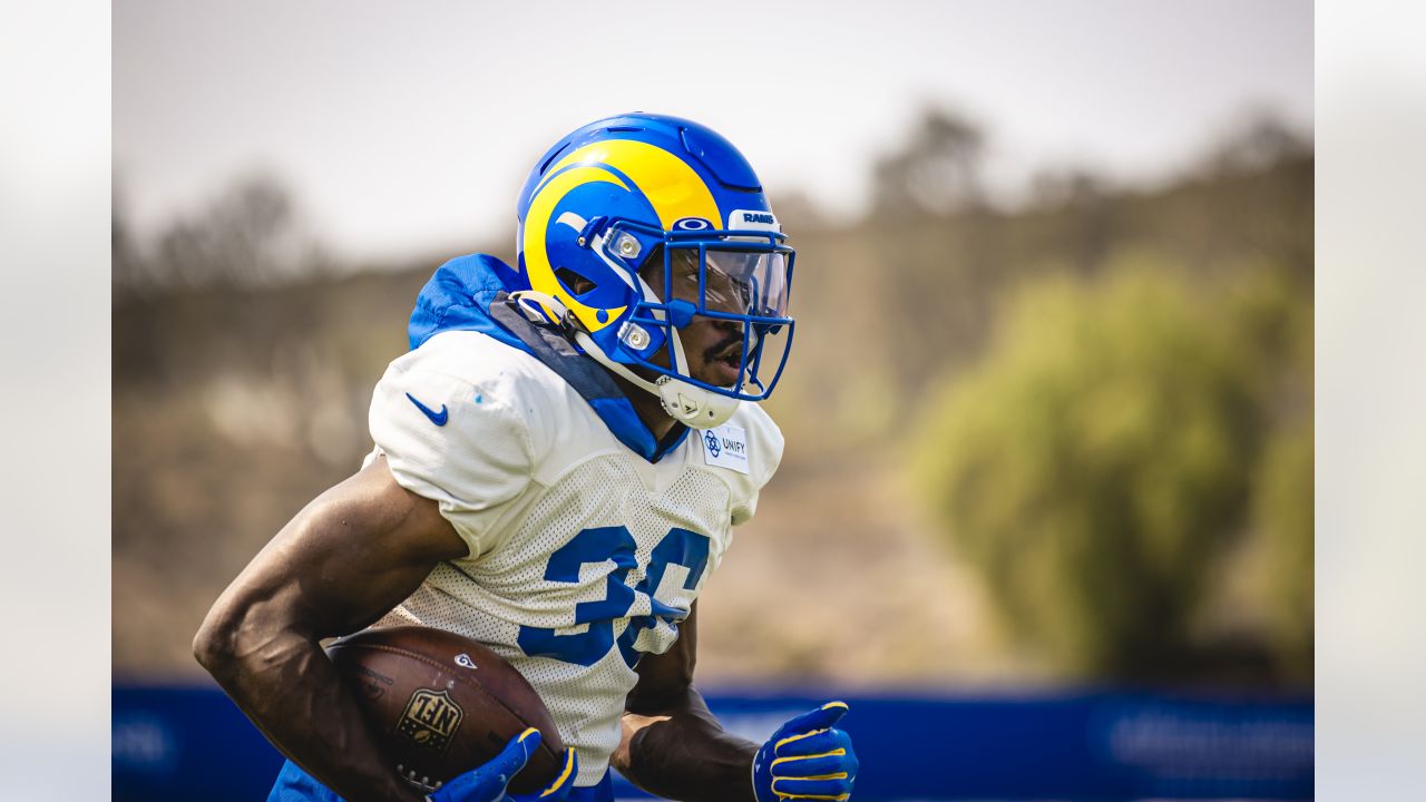 Looks like rookie linebacker Ernest Jones calling shots on LA Rams D