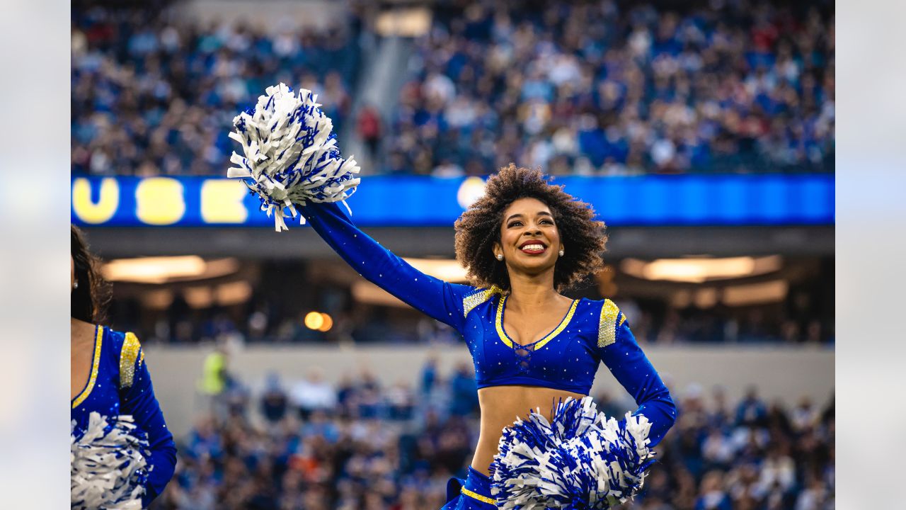 TIL that Aubrey is a former captain of the Los Angeles Rams cheerleaders :  r/TheAmazingRace