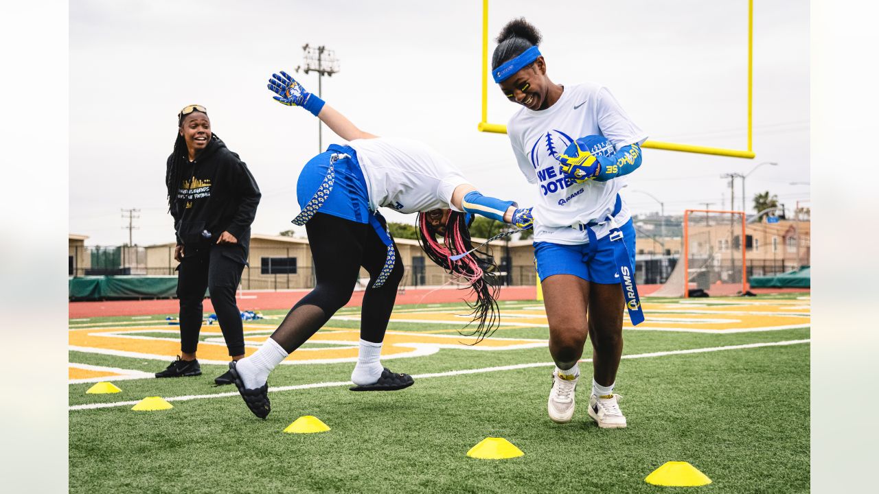 Flag football: Rams jamboree hosts more than 1,200 girls - Los Angeles Times