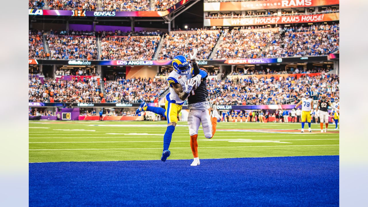 INGLEWOOD, CA - SEPTEMBER 18: Los Angeles Rams Wide Receiver Brandon Powell  (19) runs the ball backwards to score an intentional safety in the fourth  quarter during an NFL game between the