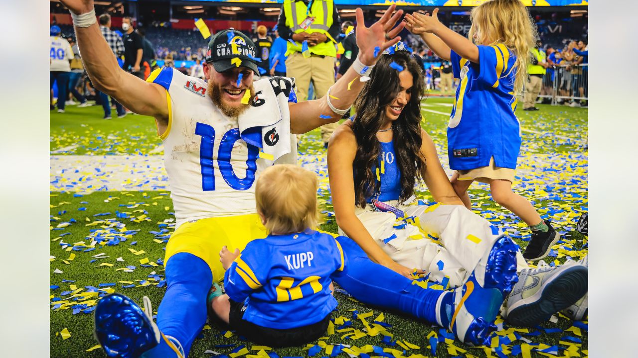 Disneyland honors Rams stars Stafford, Kupp and Donald with parade l ABC7 