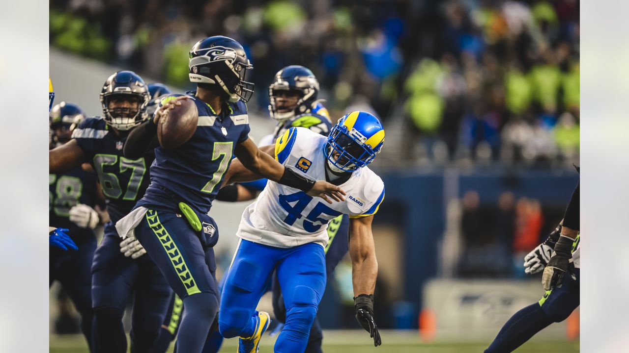 Seahawks win dramatic 19-16 overtime game over Rams, clinch