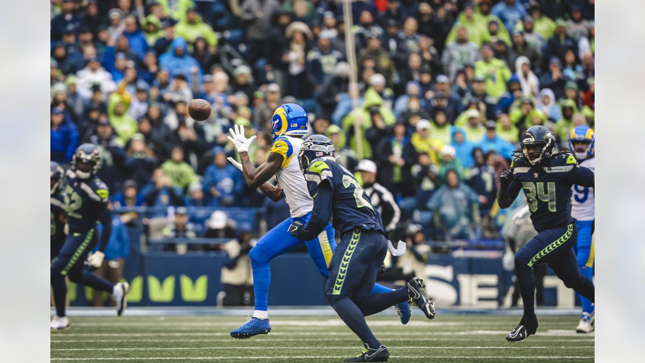 Seahawks win dramatic 19-16 overtime game over Rams, clinch