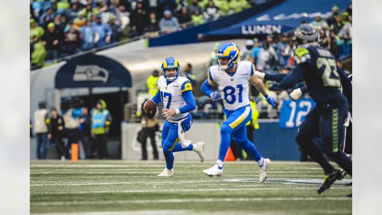 Seahawks shut down high-scoring Rams for 16-10 victory