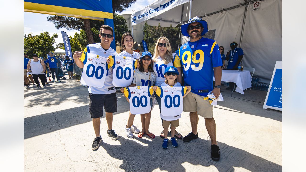 LA Rams training camp 2023: Energy runs high for fans of all ages at open  practice at UC Irvine - ABC7 Los Angeles