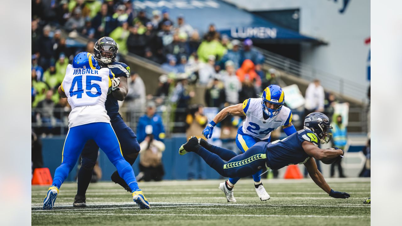 Seattle Seahawks News 9/11: Seahawks fall (very) flat in 2nd half, lose to  Rams - Field Gulls