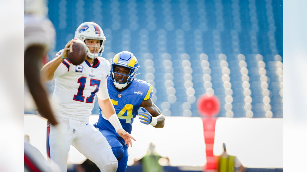 Bills hold on to beat Rams 35-32, improve to 3-0 on season