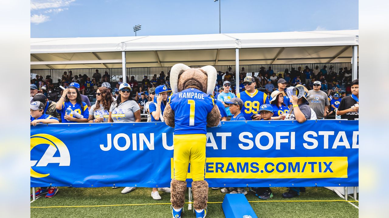 Rams Host Free Youth Football Clinics for Nearly 700 in LA Region