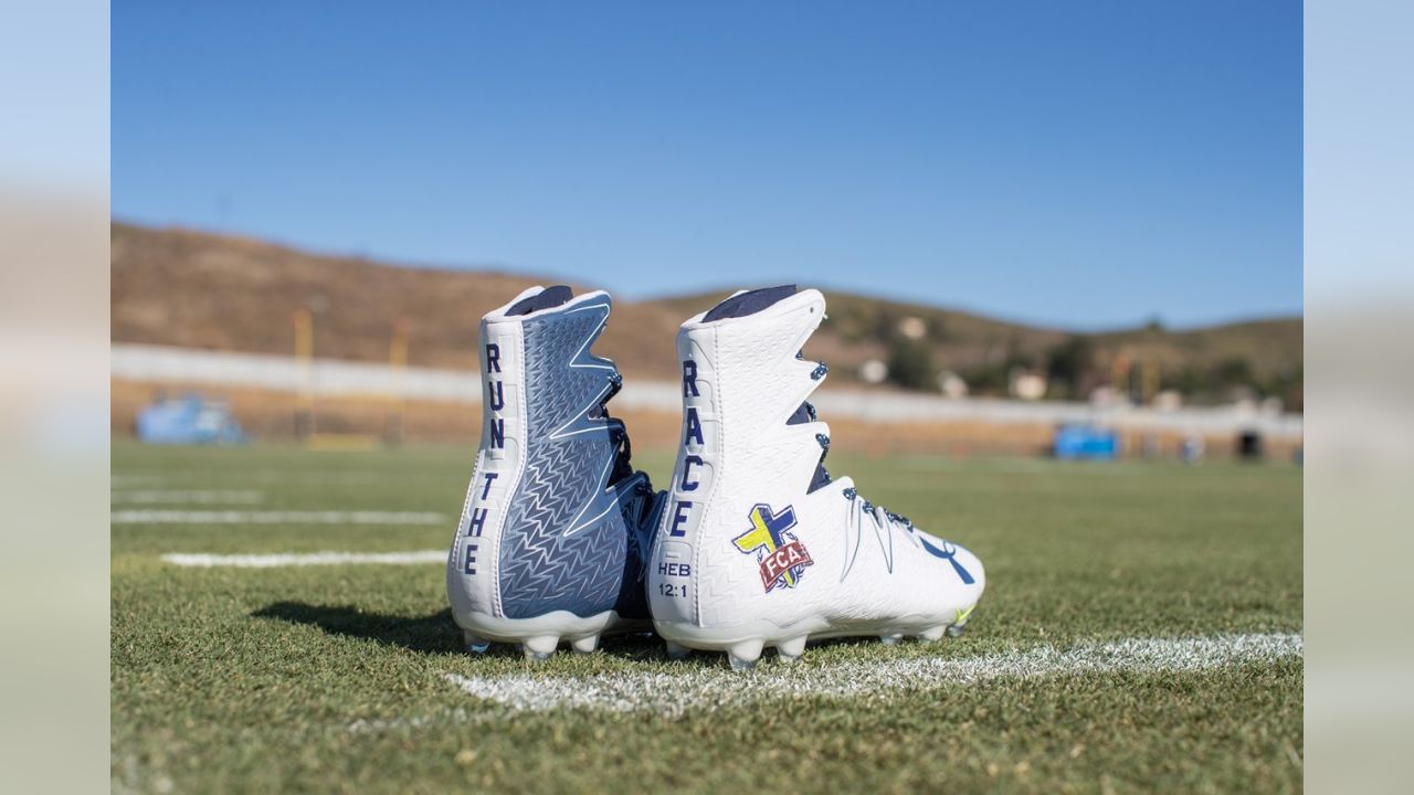 Los Angeles Rams Donate Cleats to Watts Bears – Los Angeles Sentinel