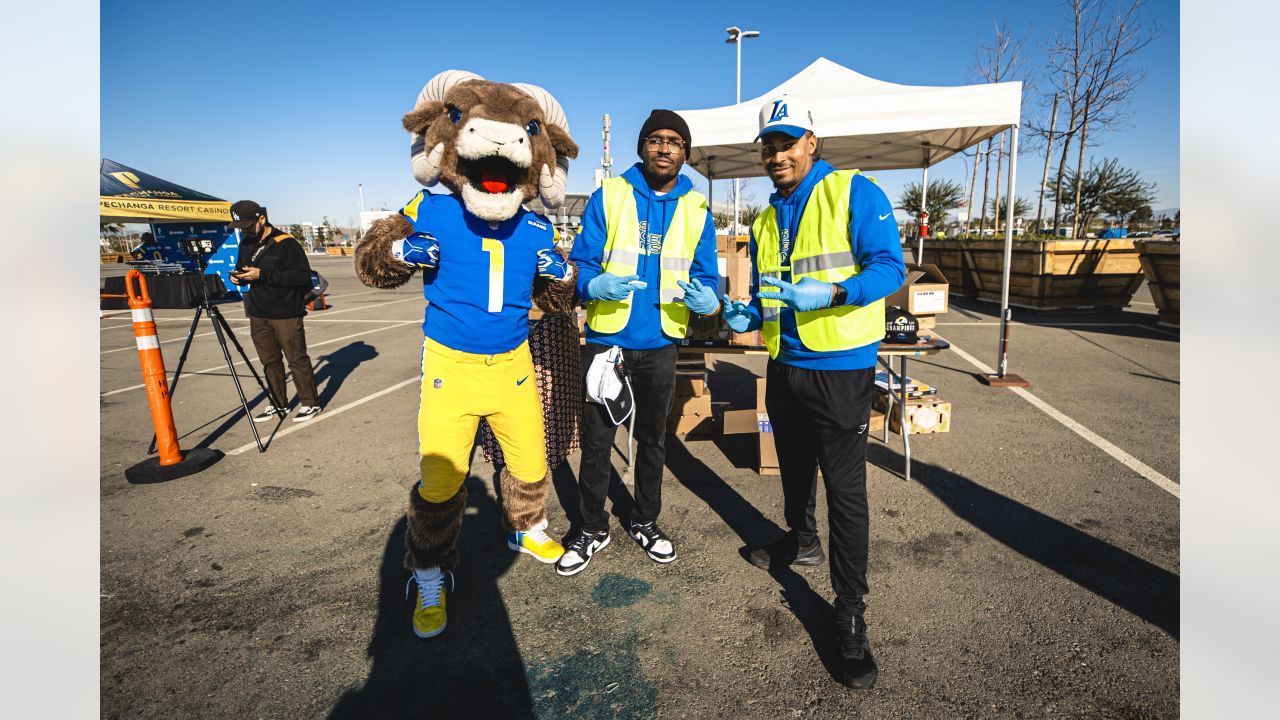 LA Rams, Pechanga Resort Donates 25K Meals In Holiday Touchdown