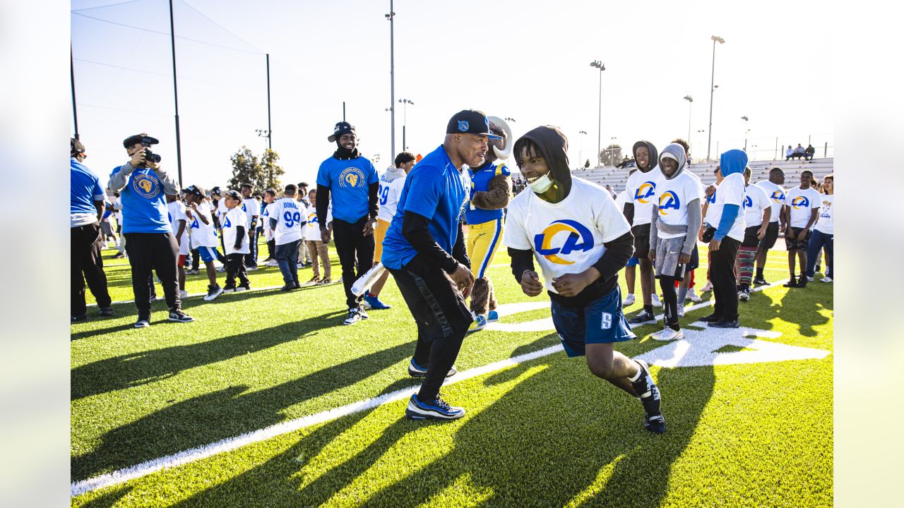 Aaron Donald hosts football camp for local youth at Dymally High School in  celebration of football field reopening