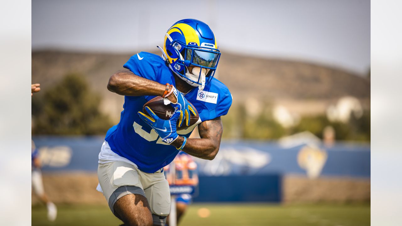 Looks like rookie linebacker Ernest Jones calling shots on LA Rams D