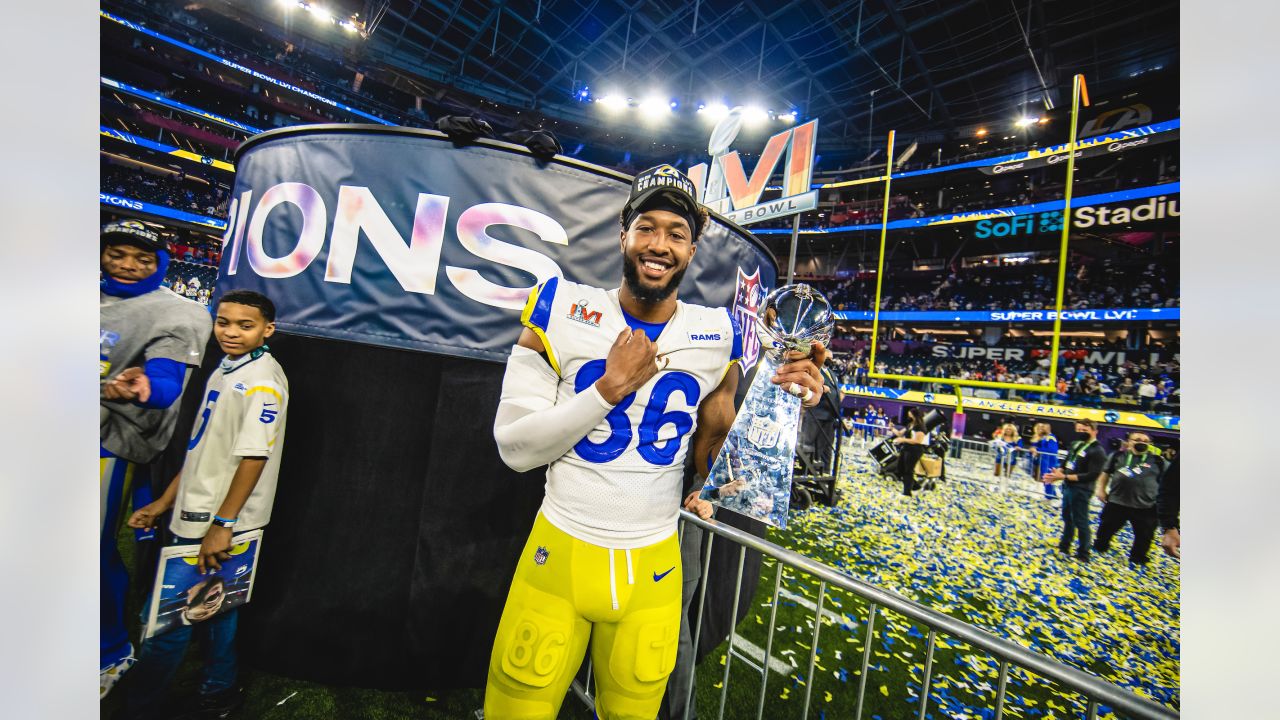 Los Angeles Rams tight end Kendall Blanton, center, celebrates his  touchdown catch with teammat …