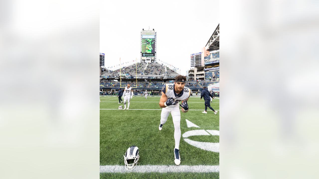 INDIANAPOLIS, IN - SEPTEMBER 19: Los Angeles Rams Tight End Johnny Mundt  (82) warms up before the start of the NFL football game between the Los  Angeles Rams and the Indianapolis Colts