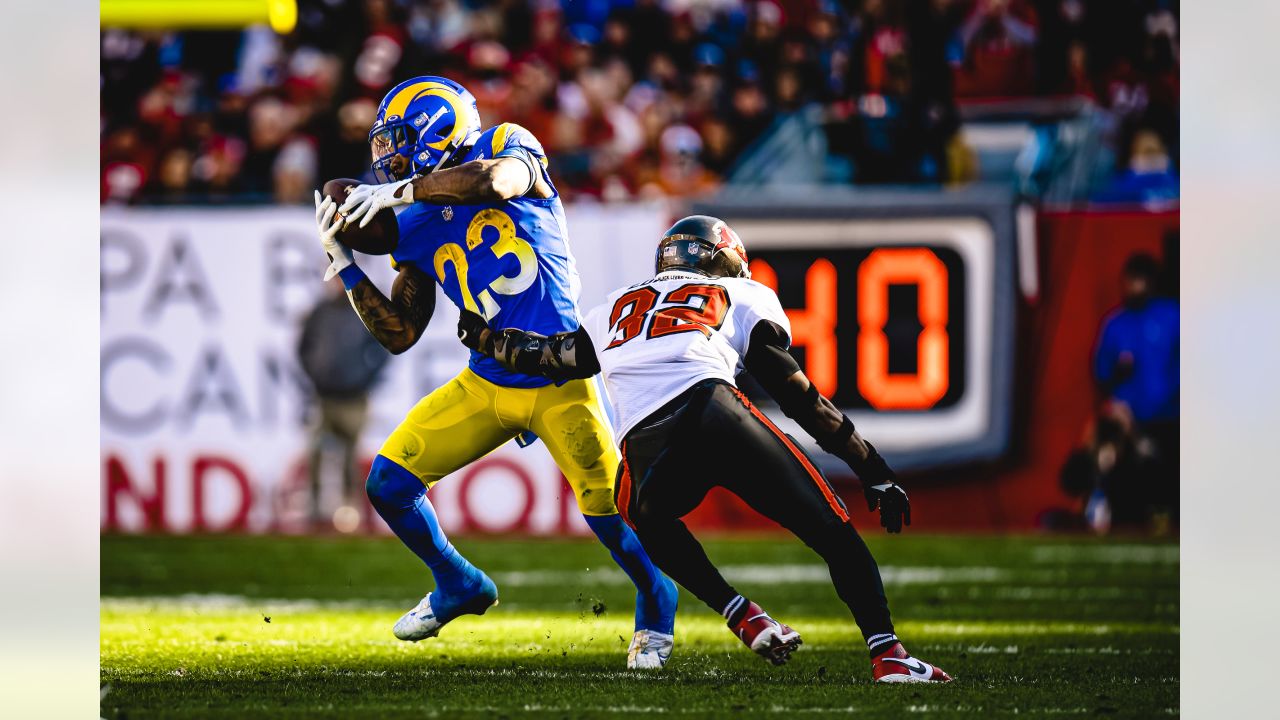 August 31, 2017: Denver Broncos running back De'Angelo Henderson (33)  handles the ball during the second quarter of an NFL preseason matchup  between the Arizona Cardinals and the Denver Broncos at Sports