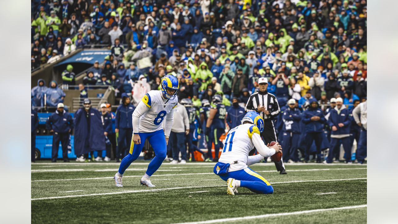 Seattle Seahawks tight end Will Dissly (89) catches a pass against the Los  Angeles Rams during a NFL football game, Sunday, Dec. 4, 2022, in Inglewood  Stock Photo - Alamy