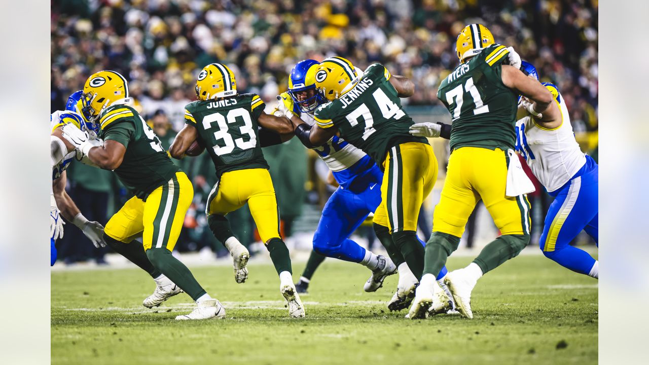 Los Angeles, CA, USA. 28th Oct, 2018. NFL Instant Replay HD by Microsoft  Surface during the NFL Green Bay Packers vs Los Angeles Rams at the Los  Angeles Memorial Coliseum in Los